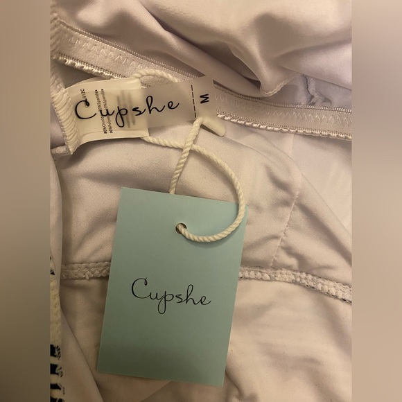 BNWT Cupshe Women's One-piece Halter Swimsuit - Picture 5 of 6